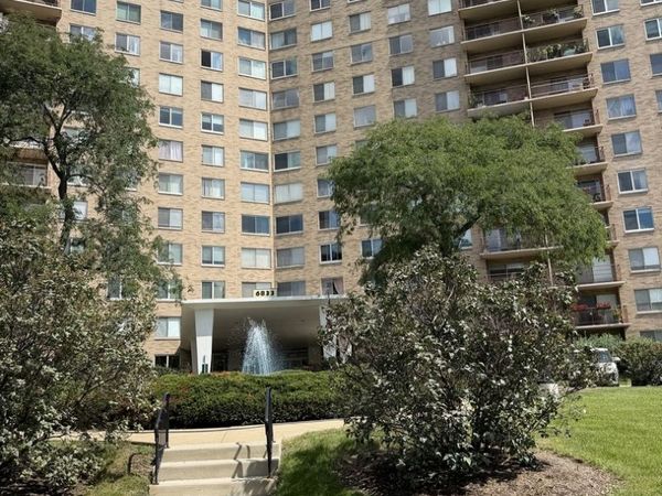 6833 N Kedzie Avenue, Unit 801, Chicago, IL 60645
