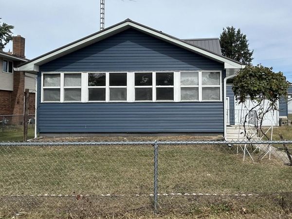 305 W New York Street, Knox, IN 46534