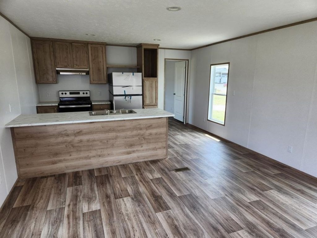 2728 Leo Dr. Photo 4