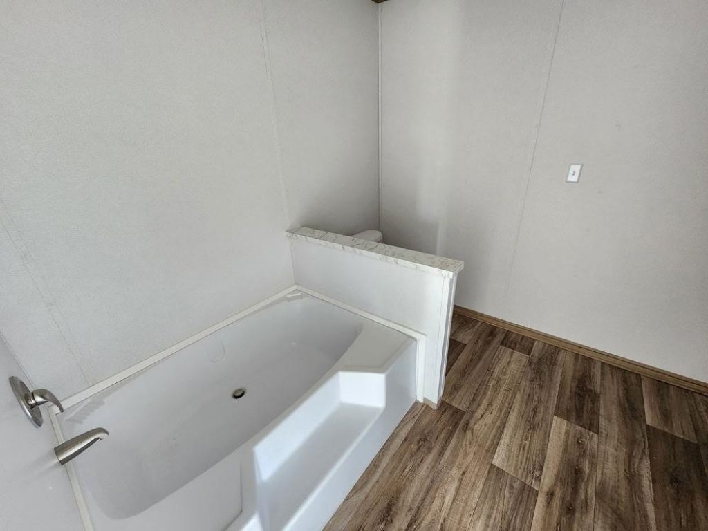 2728 Leo Dr. Photo 5