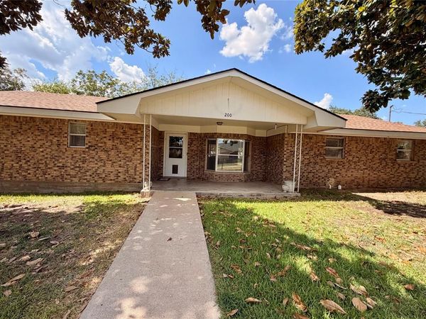 200 S Speed Street , Gustine, TX 76455