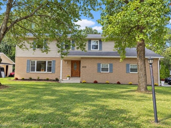 6820 Chadbourne Drive , North Olmsted, OH 44070
