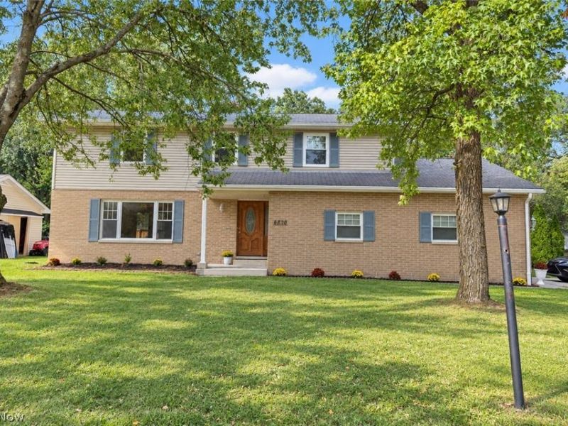 6820 Chadbourne Drive, North Olmsted, OH 44070 Photo 1