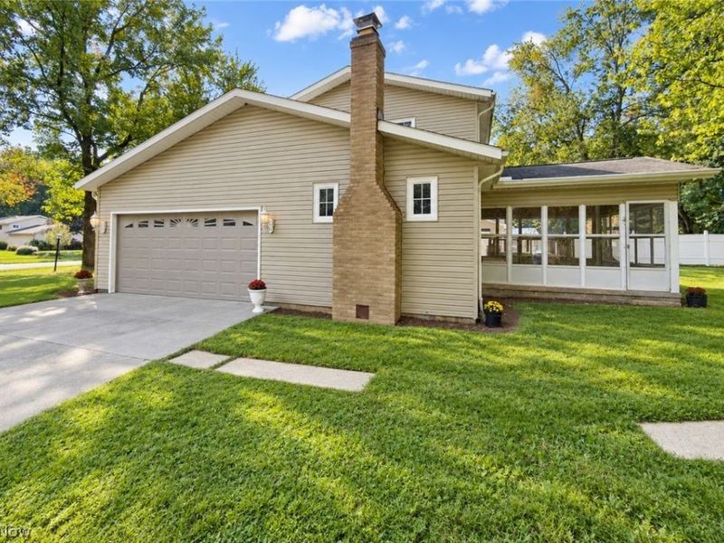 6820 Chadbourne Drive, North Olmsted, OH 44070 Photo 2