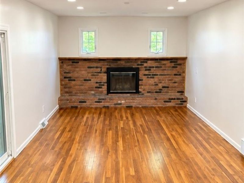 6820 Chadbourne Drive, North Olmsted, OH 44070 Photo 7