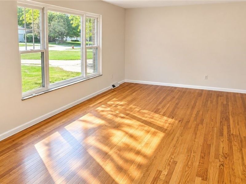 6820 Chadbourne Drive, North Olmsted, OH 44070 Photo 9