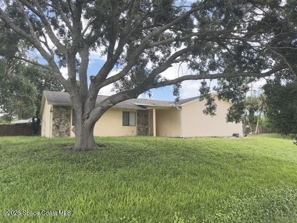 1200 Nienburg Avenue NW, Palm Bay, FL 32907