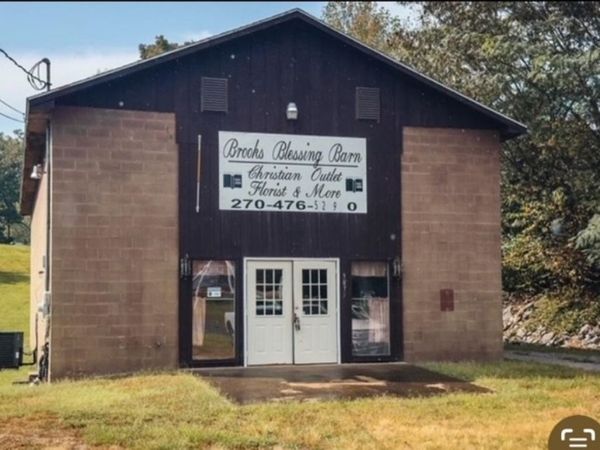 3075 S Highway 431 , Beechmont, KY 42323