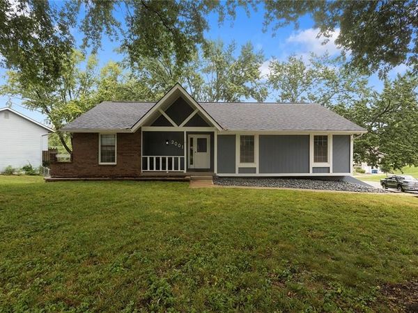2001 Place Liberte Drive, Liberty, MO 64068