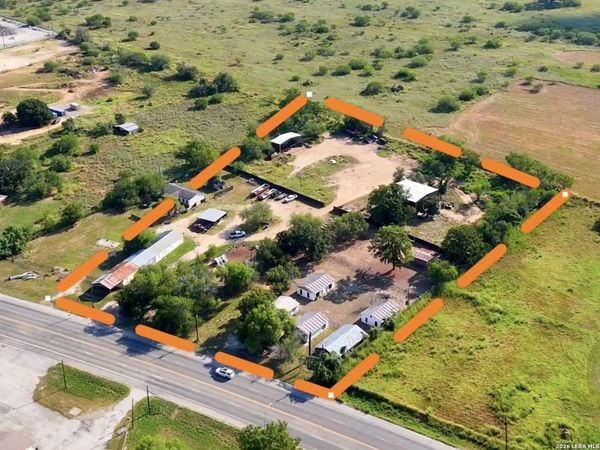 2018 2nd St, Pleasanton, TX 78064