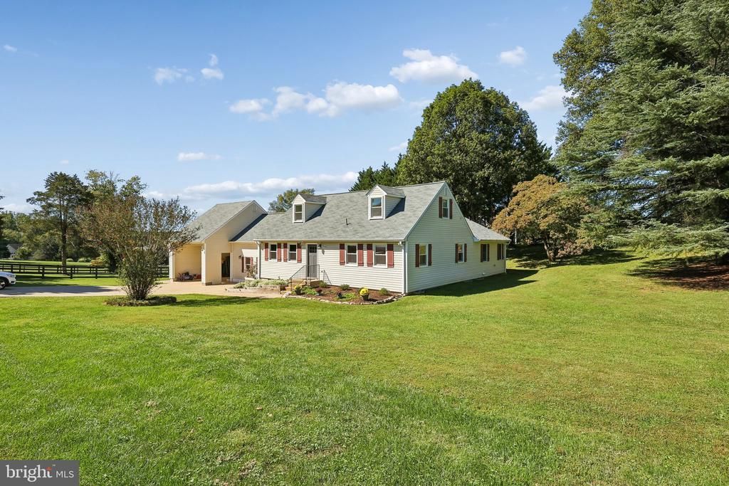 7046 Skyland Drive, Warrenton, VA 20187 Main Photo