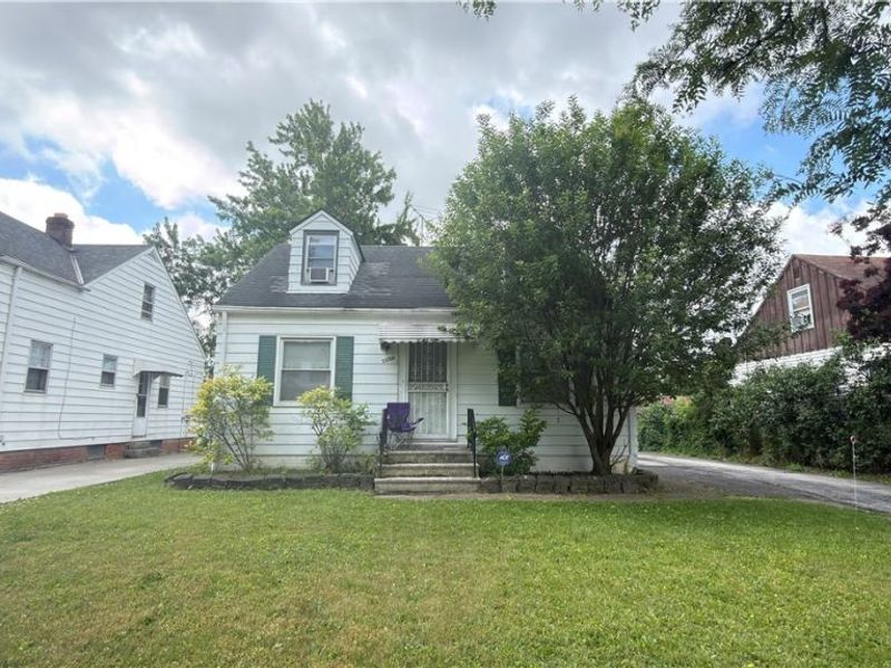 20706 Raymond Street, Maple Heights, OH 44137 Photo 2