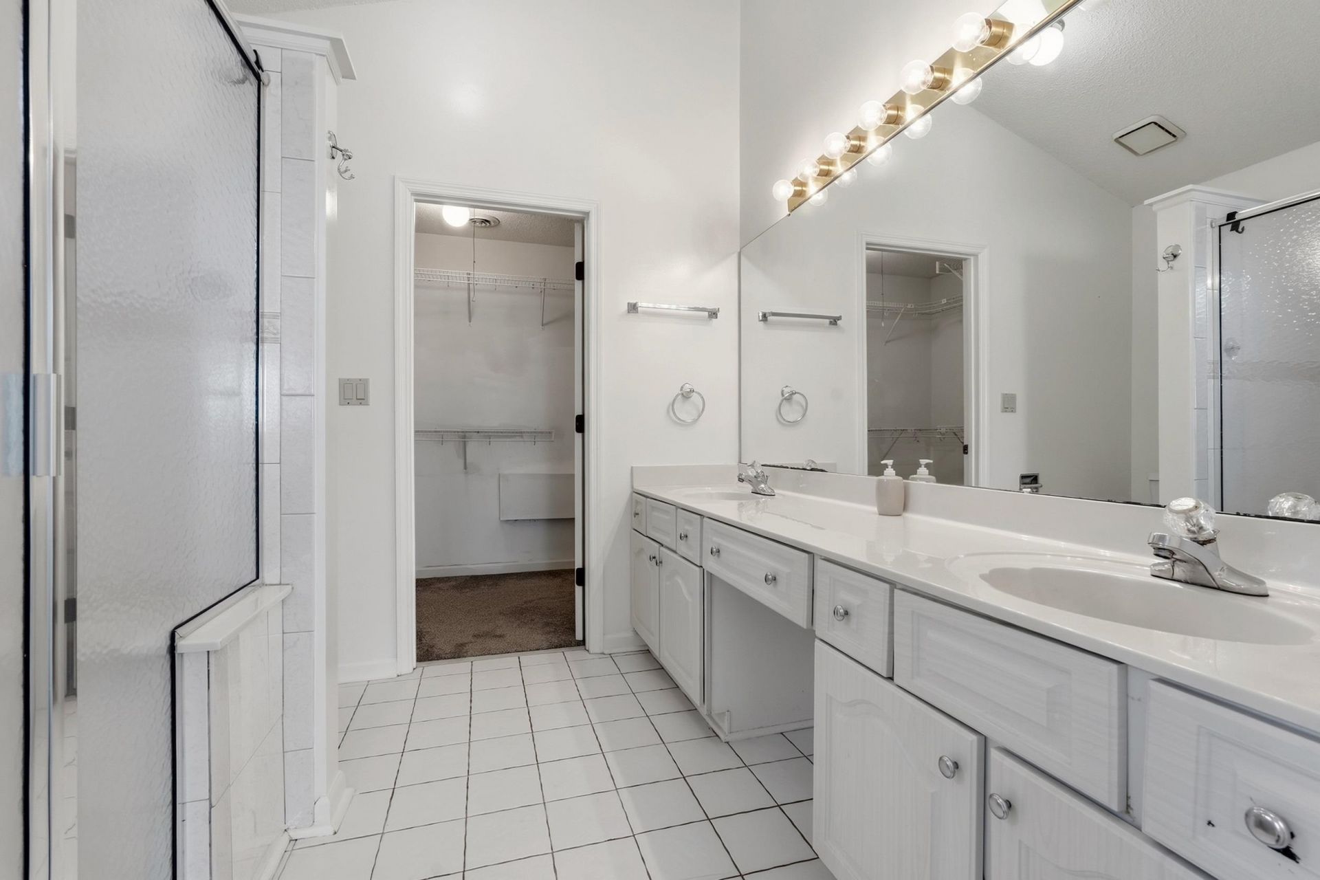 3943 Lochview Dr. Photo 13