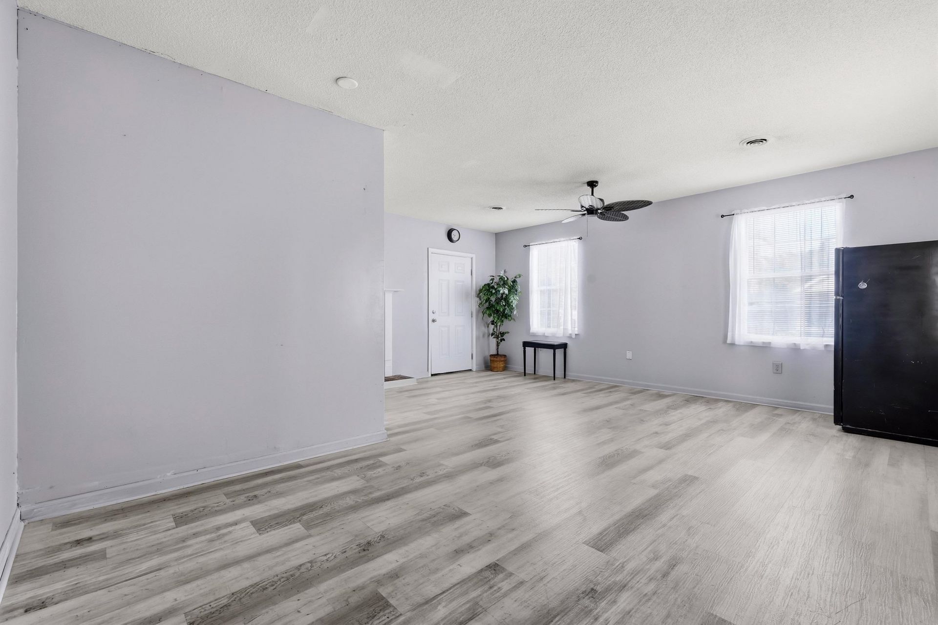 3943 Lochview Dr. Photo 16