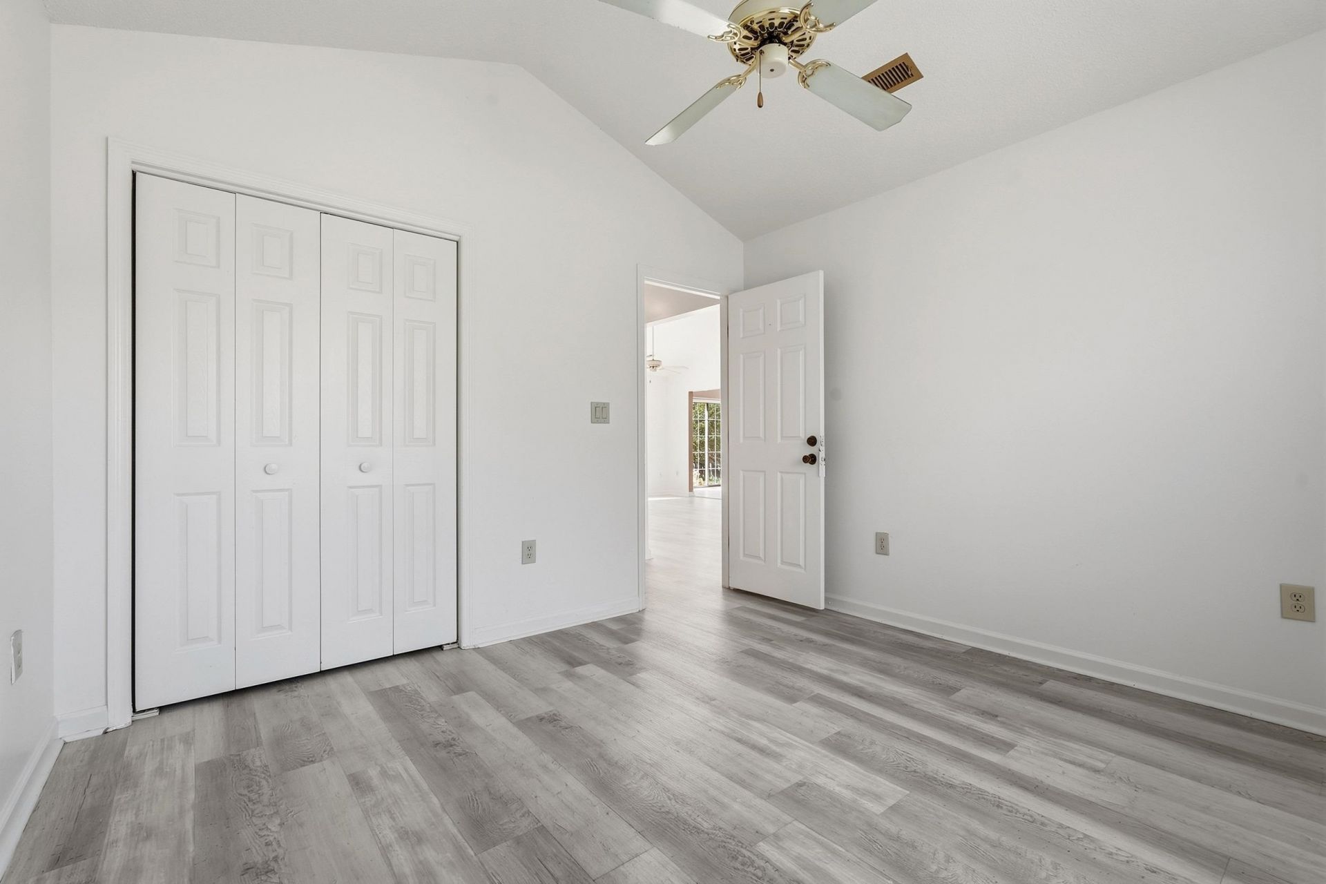 3943 Lochview Dr. Photo 21