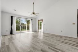 3943 Lochview Dr. photo 4