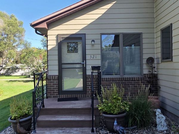321 1st St SE #1, LeMars, IA 51031