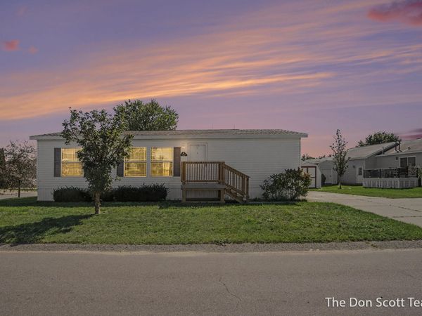 3660 Lilyfield Drive, Cedar Springs, MI 49319
