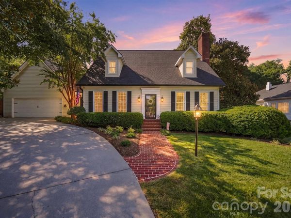 114 6th Avenue NE, Hickory, NC 28601