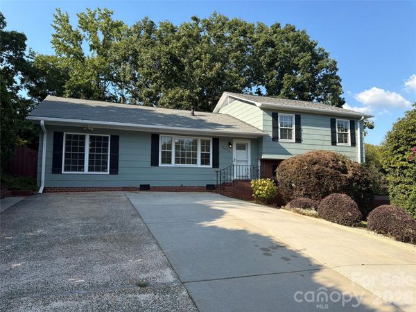 1030 Mclaughlin Drive , Charlotte, NC 28212
