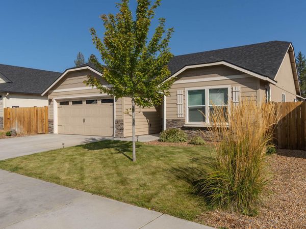 1822 W Kallberg Avenue, Sisters, OR 97759