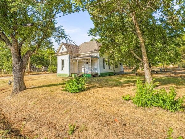 208 S Harrison Street, Pilot Point, TX 76258