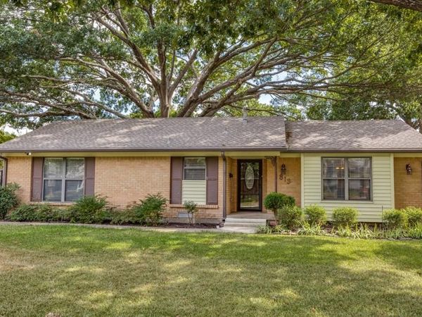 813 Brookhurst Drive, Richardson, TX 75080