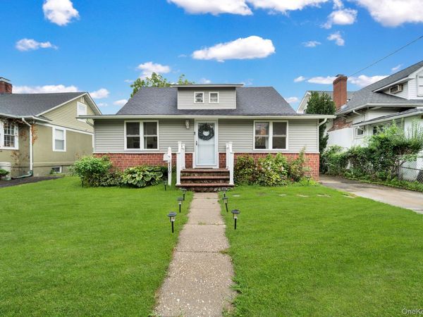 110 N Park Avenue, Bay Shore, NY 11706
