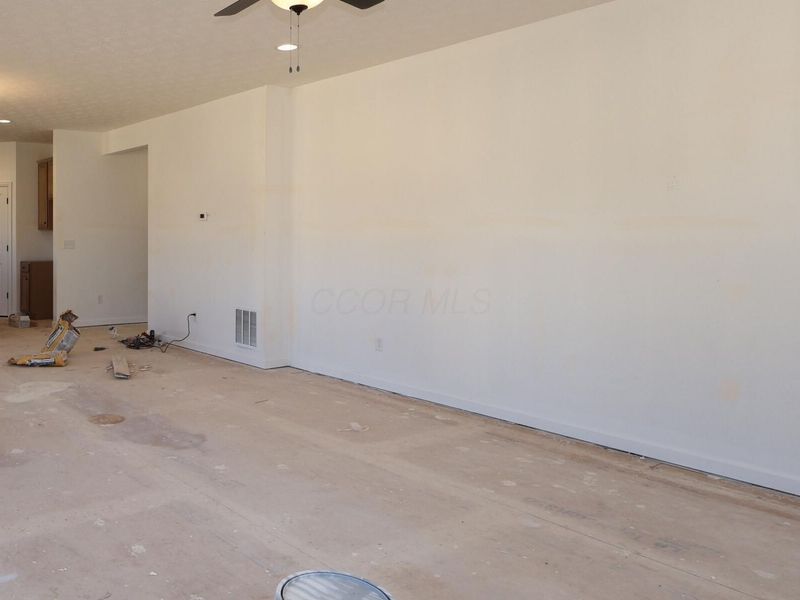 534 Creekside Loop S, Pataskala, OH 43062 Photo 3