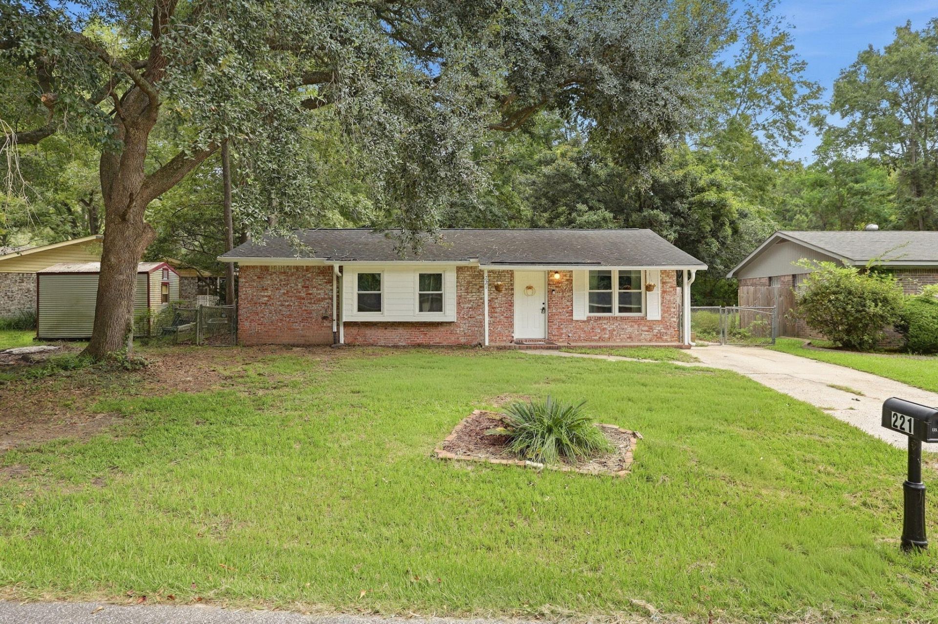 221 Barshay Drive Photo 7