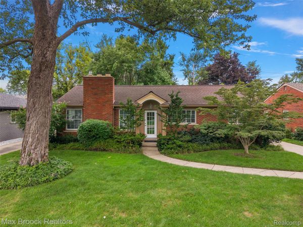 18408 Beverly Road, Beverly Hills Village, Mi 48025
