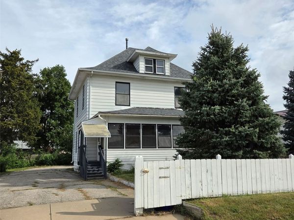 2828 33rd Ave SW , Cedar Rapids, IA 52404