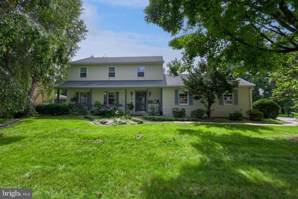 584 LAUREL LANE , LANCASTER, PA 17601