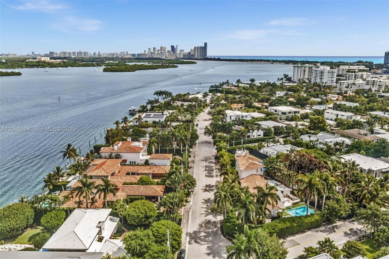 10031 W Broadview Dr, Bay Harbor Islands, FL 33154 Photo