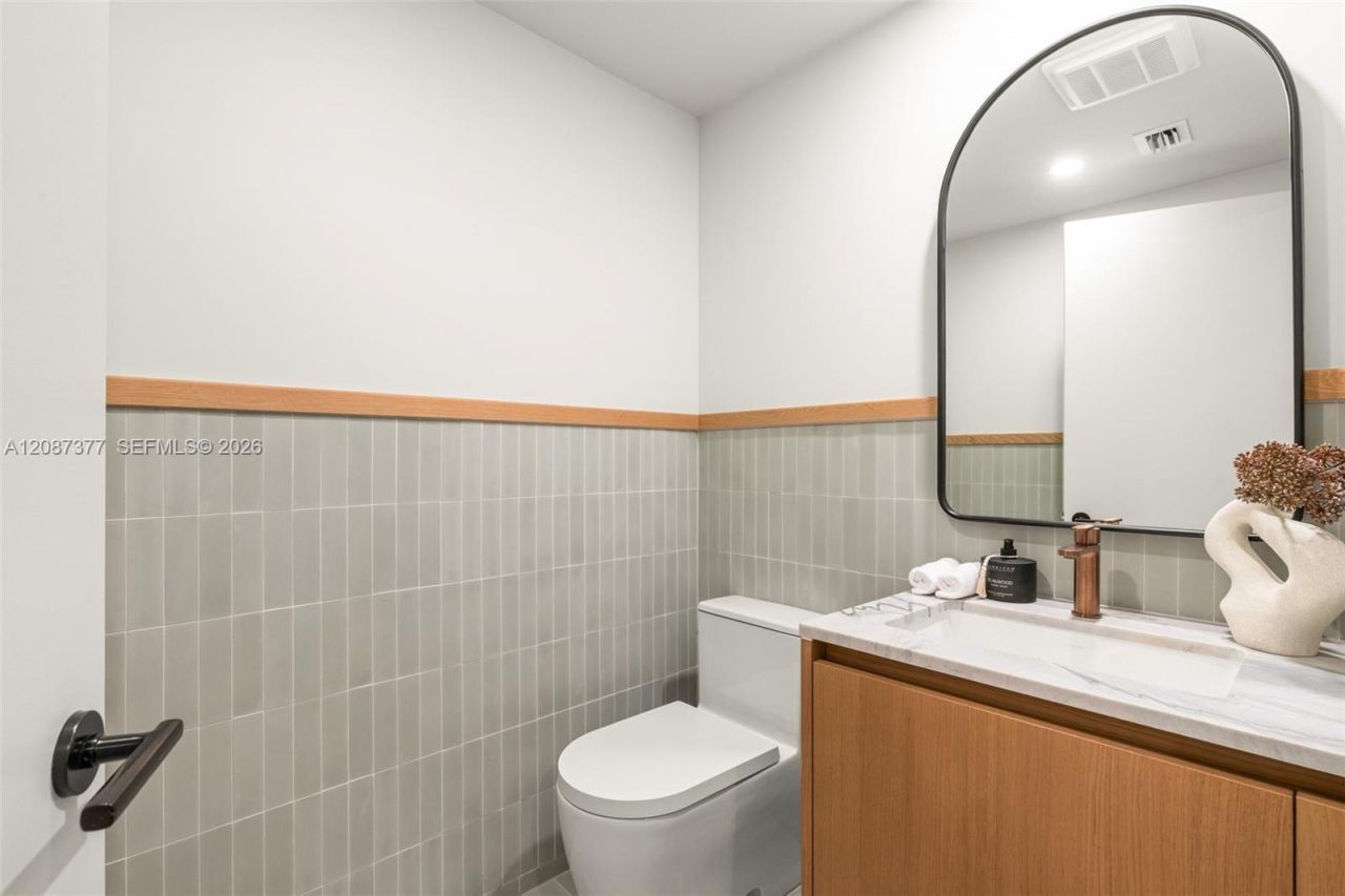 1176 97th St, Unit 201, Bay Harbor Islands, FL 33154 Photo