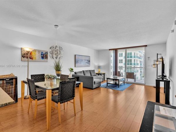 1200 Brickell Bay Dr, Unit 2119, Miami, FL 33131