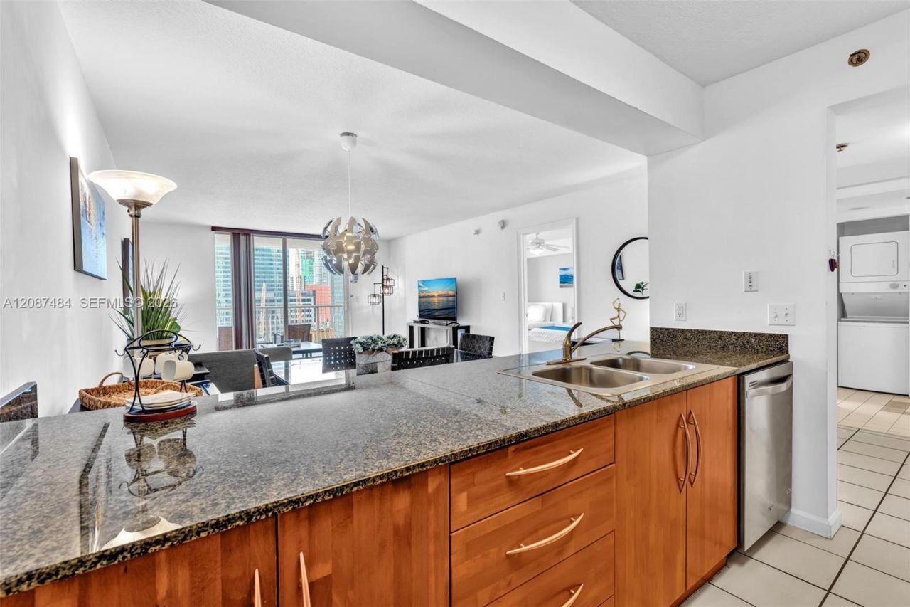 1200 Brickell Bay Dr, Unit 2119, Miami, FL 33131 Photo