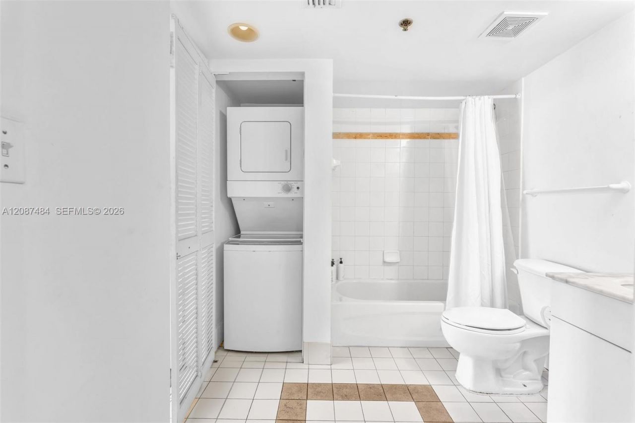1200 Brickell Bay Dr, Unit 2119, Miami, FL 33131 Photo