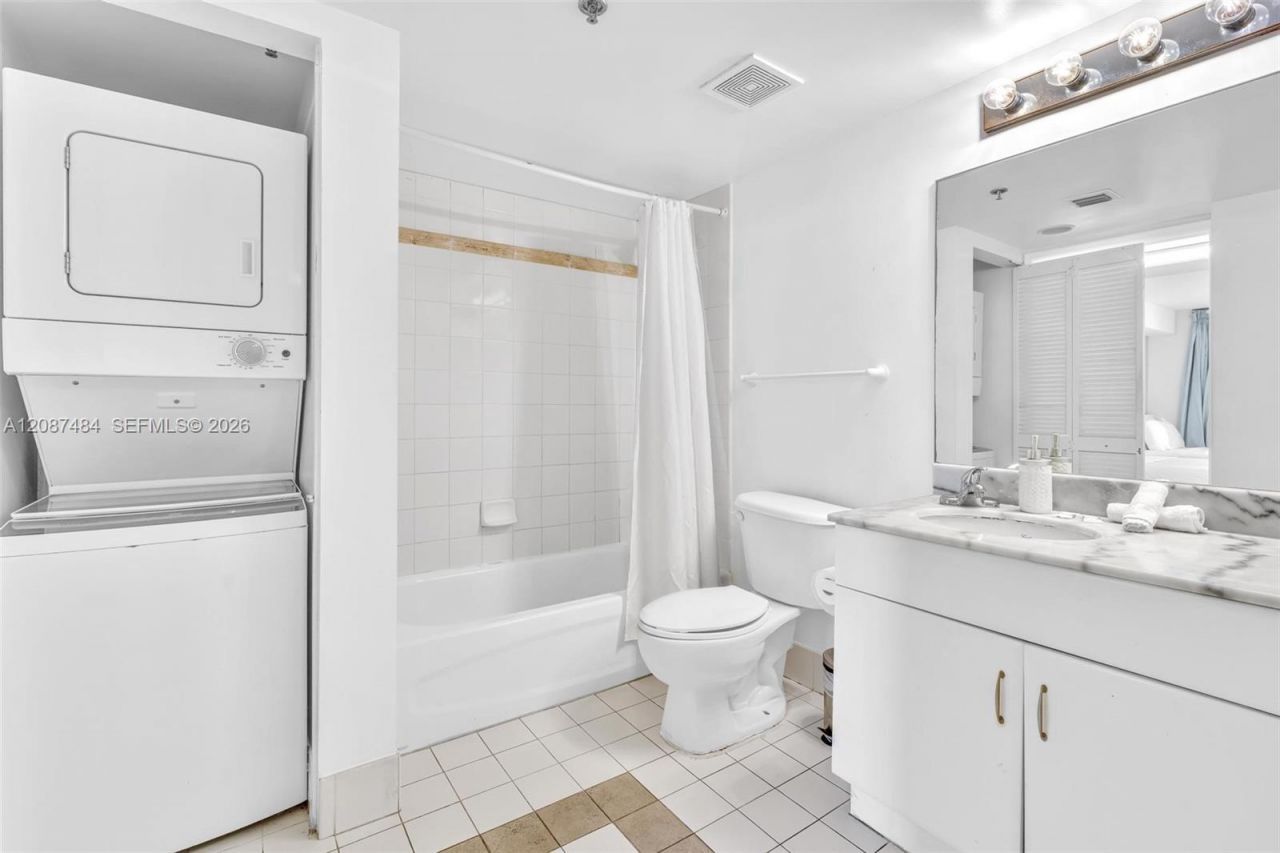 1200 Brickell Bay Dr, Unit 2119, Miami, FL 33131 Photo