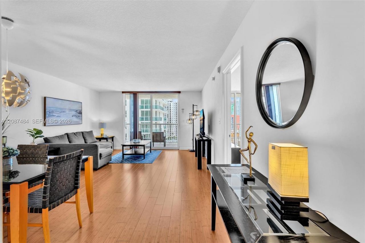 1200 Brickell Bay Dr, Unit 2119, Miami, FL 33131 Photo