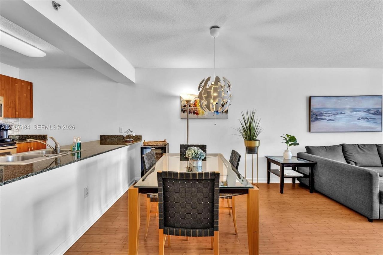 1200 Brickell Bay Dr, Unit 2119, Miami, FL 33131 Photo