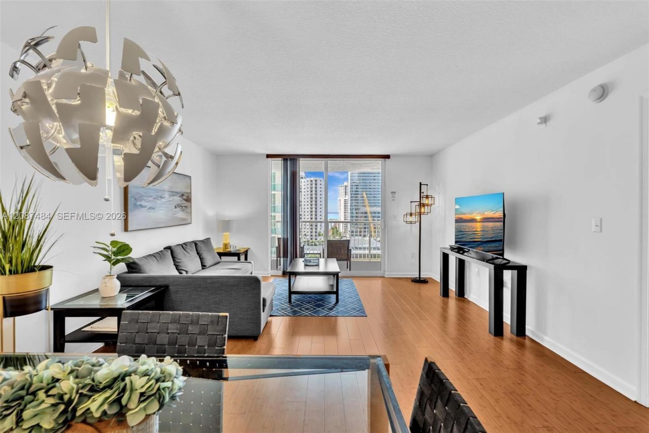 1200 Brickell Bay Dr, Unit 2119, Miami, FL 33131 Photo