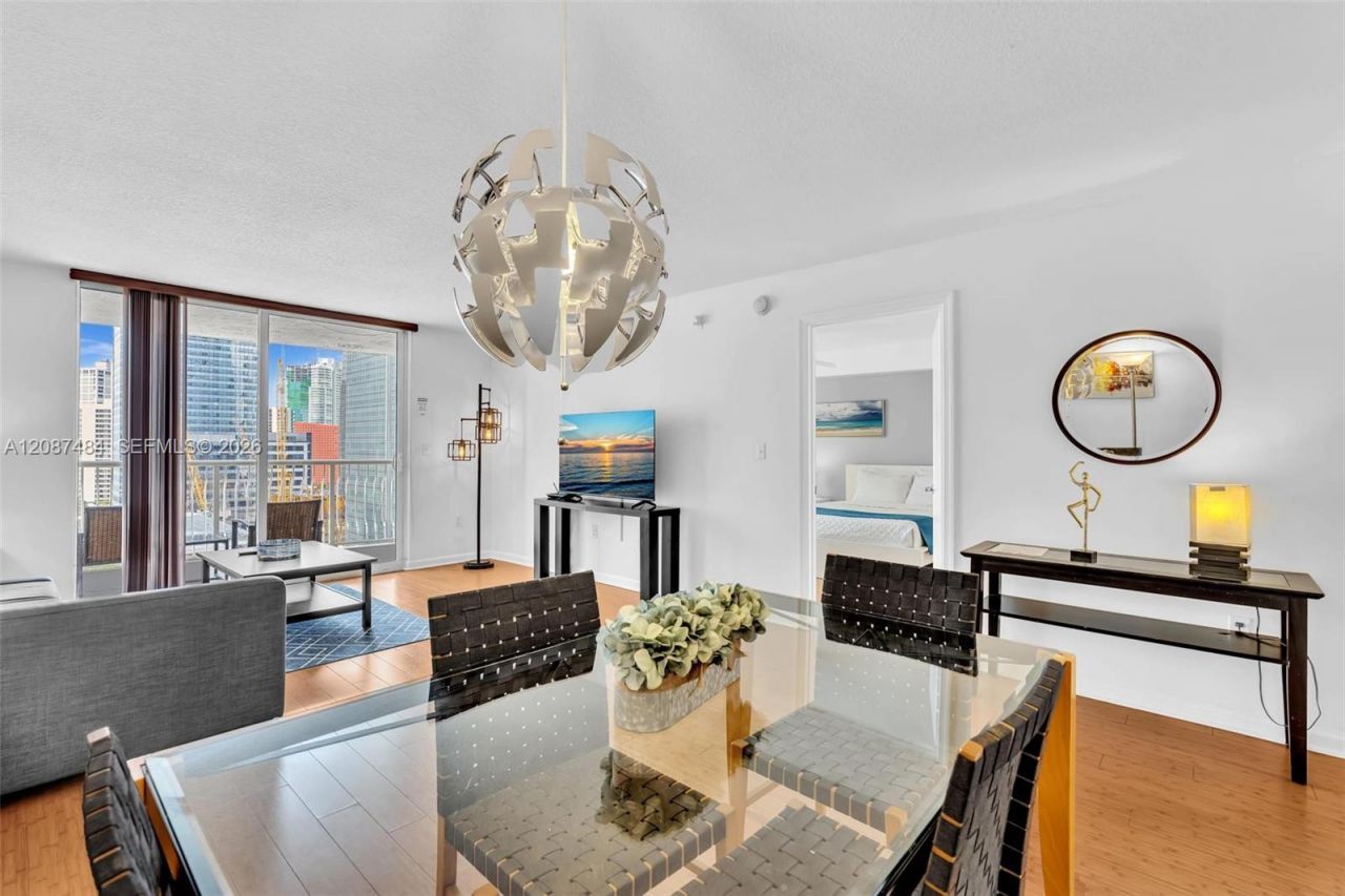 1200 Brickell Bay Dr, Unit 2119, Miami, FL 33131 Photo