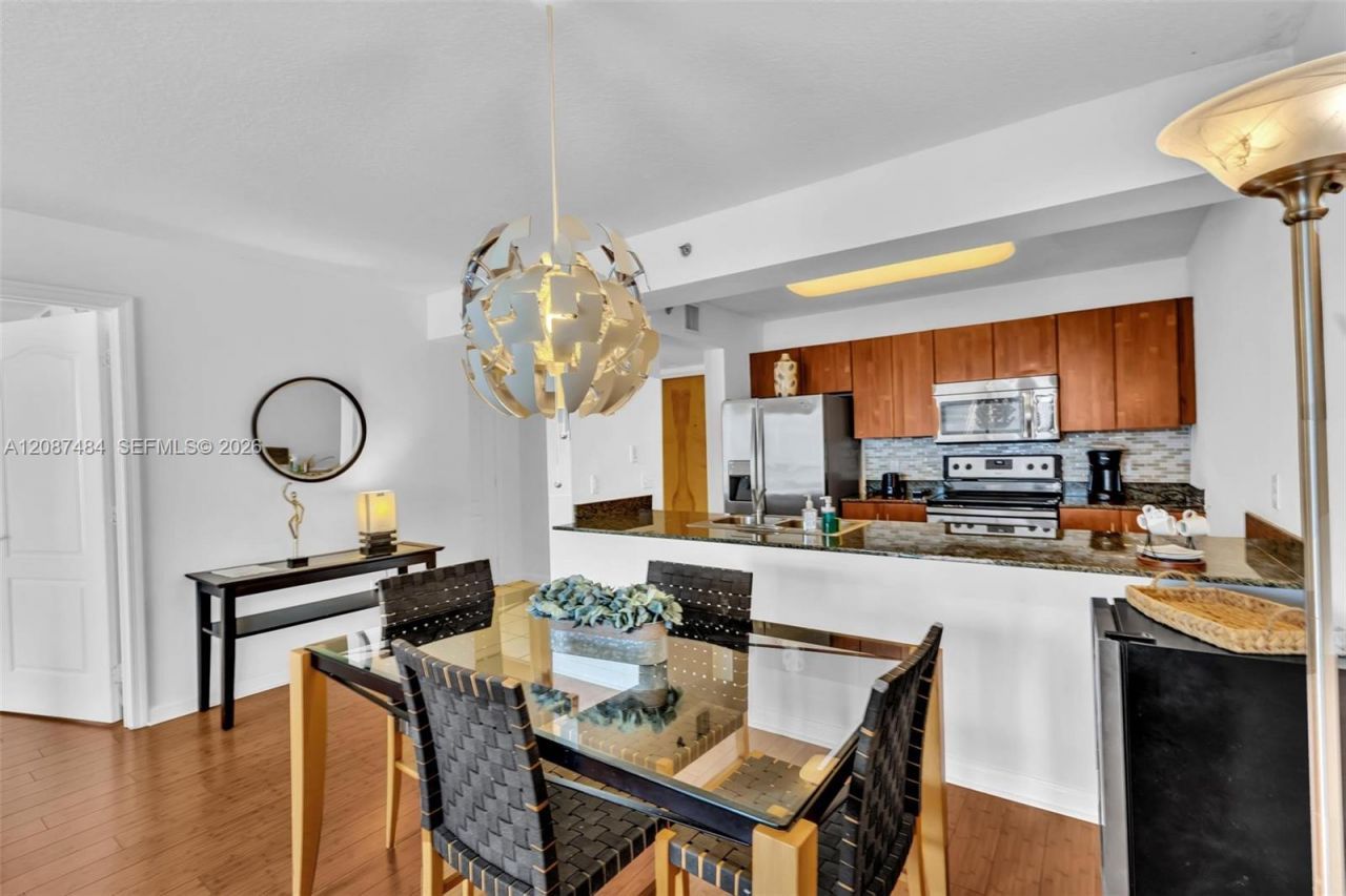 1200 Brickell Bay Dr, Unit 2119, Miami, FL 33131 Photo