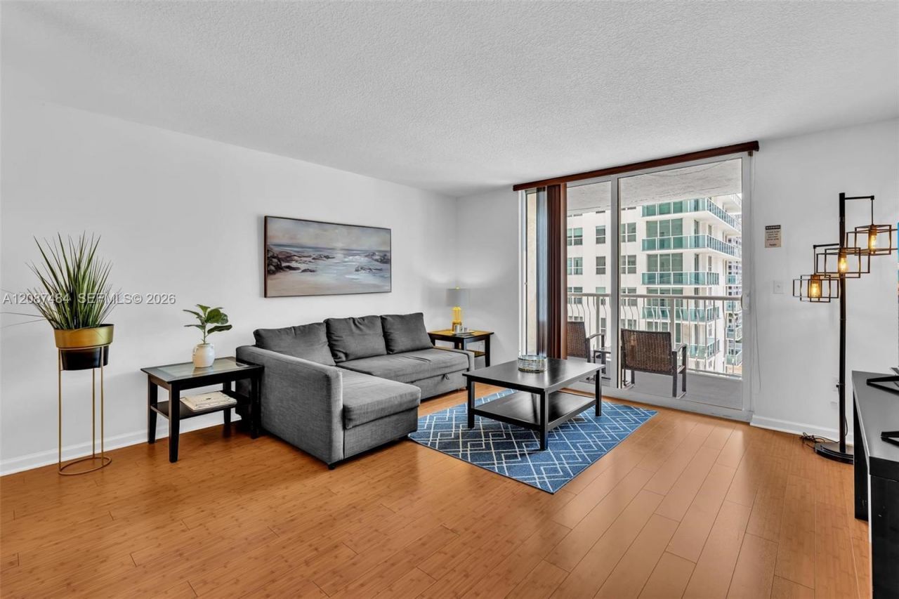 1200 Brickell Bay Dr, Unit 2119, Miami, FL 33131 Photo