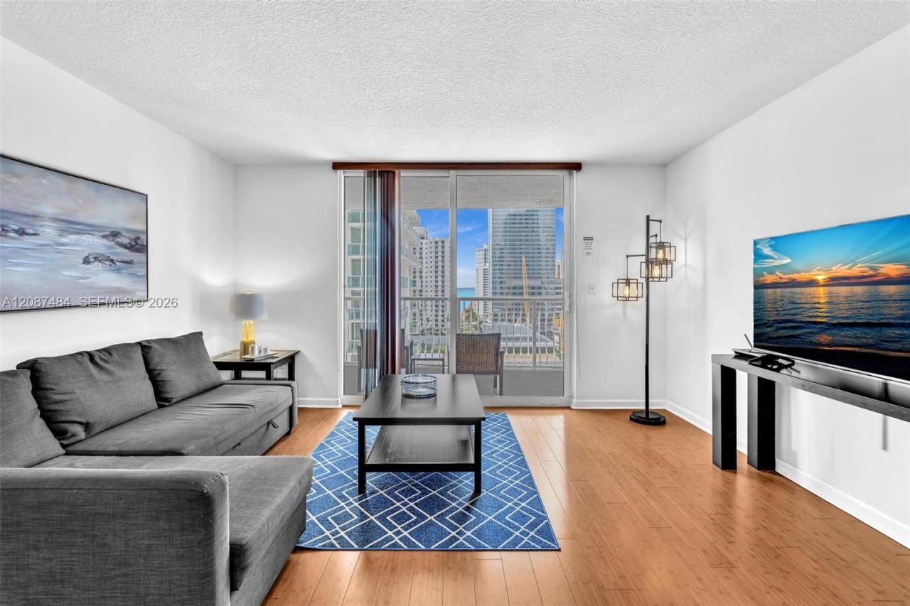 1200 Brickell Bay Dr, Unit 2119, Miami, FL 33131 Photo