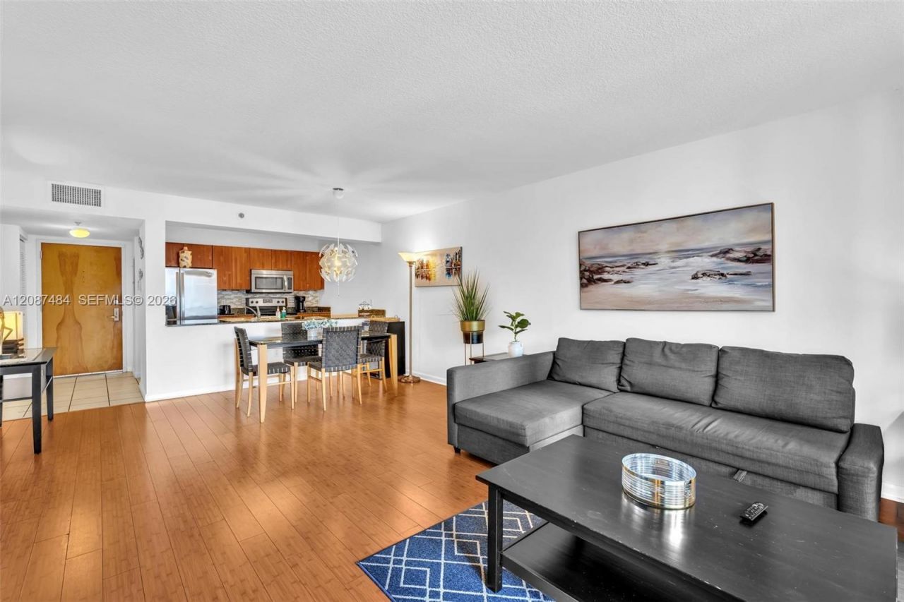 1200 Brickell Bay Dr, Unit 2119, Miami, FL 33131 Photo
