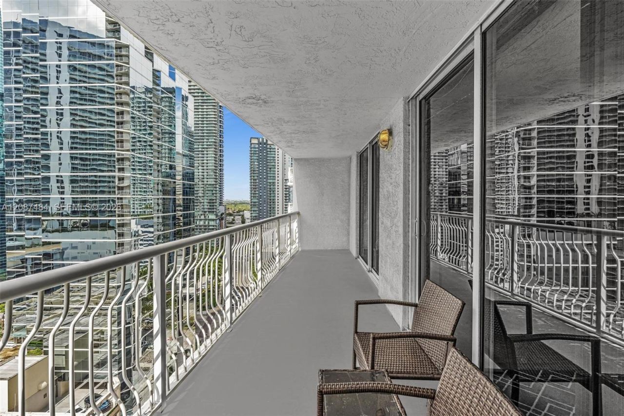 1200 Brickell Bay Dr, Unit 2119, Miami, FL 33131 Photo