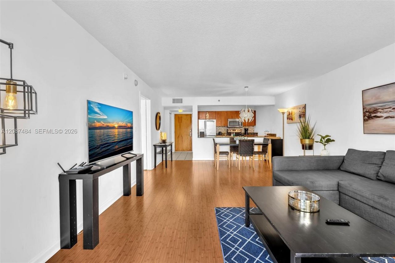 1200 Brickell Bay Dr, Unit 2119, Miami, FL 33131 Photo