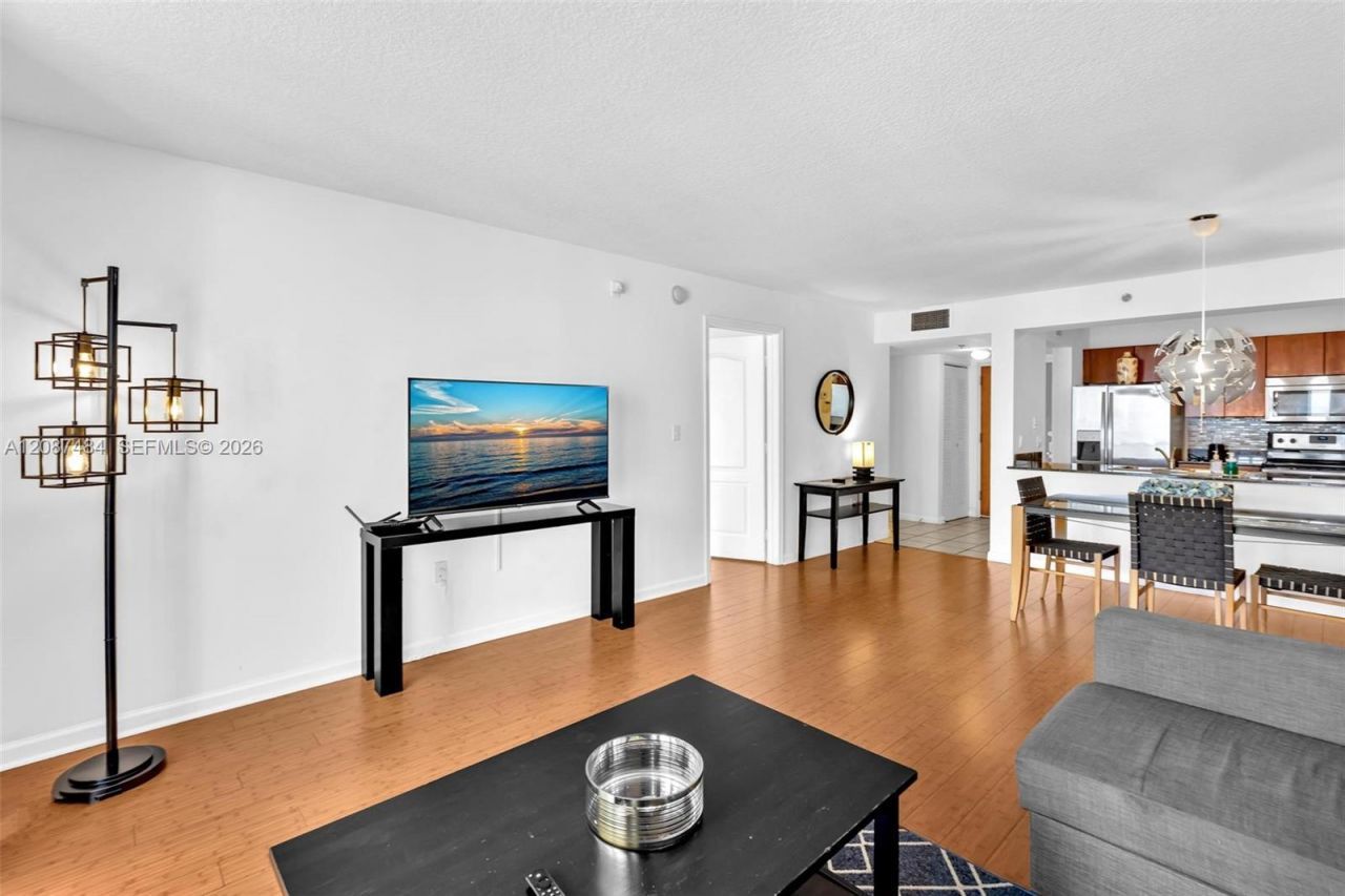 1200 Brickell Bay Dr, Unit 2119, Miami, FL 33131 Photo
